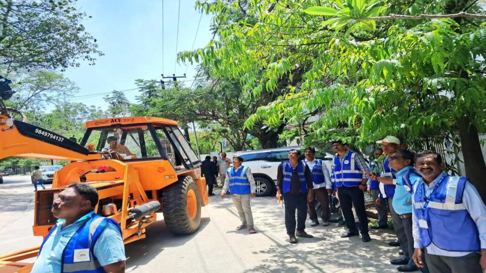 TGSPDCL CMD Conducts Inspection in Banjara Hills 