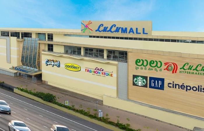 LuLu Mall draws massive crowds, causes traffic chaos