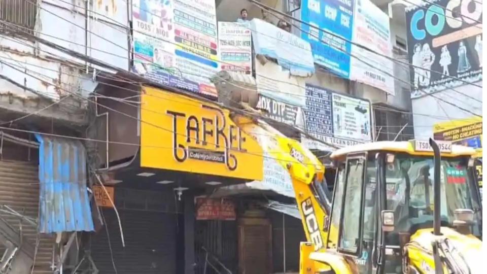 hydraademolishesencroachmentsinmehdipatnam