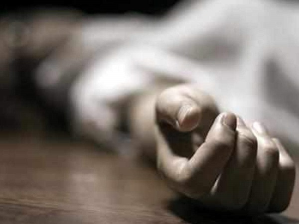peddapalli:womanstayswithdeadbodyofsisterforfourdaysduetopoverty