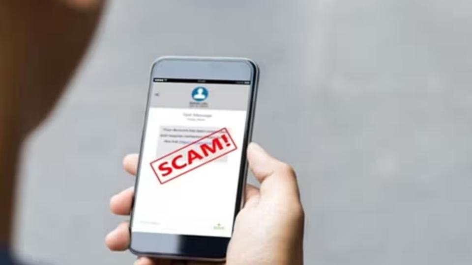 Man loses Rs 1.3 lakh in Gandhi Nagar 