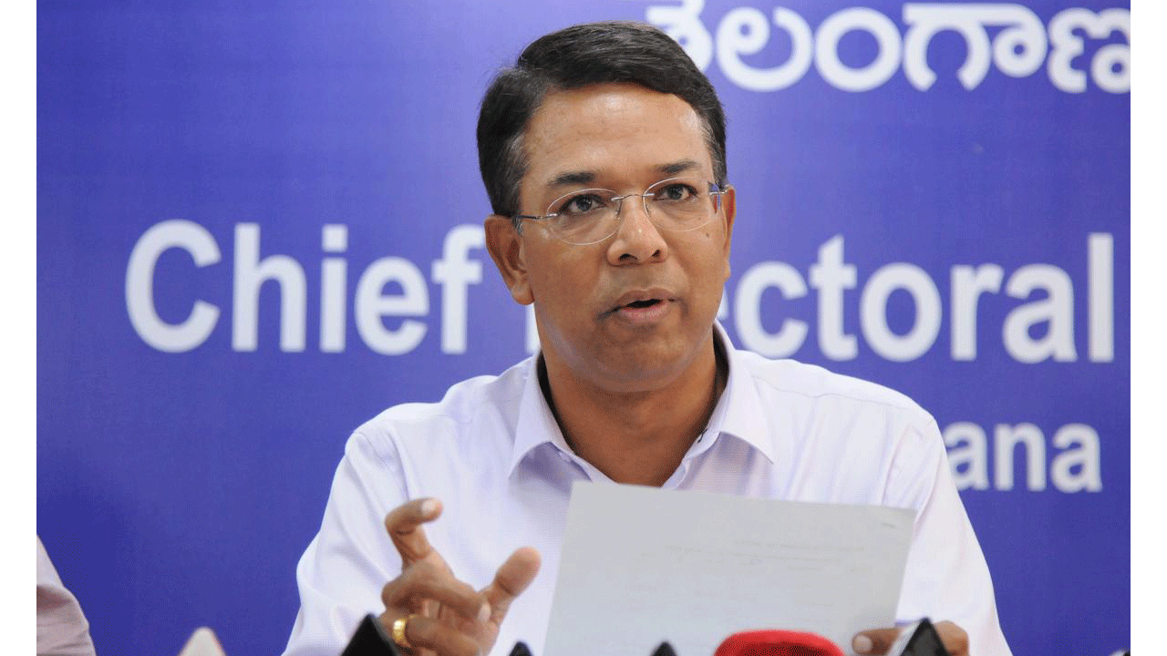 vikasrajdirectsdistrictelectoralofficers(deos)andthepolicetokeepavigilonsensitiveandcriticalareas