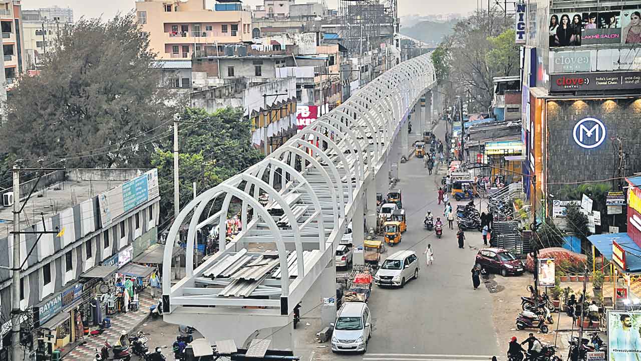 Skywalk construction leads to traffic diversions in Mehdipatnam
