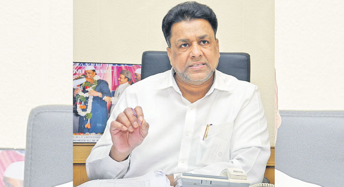telanganastatewaqfboardchairmanmohammadsaleeminspectstheongoingworksatthedargahyousufain