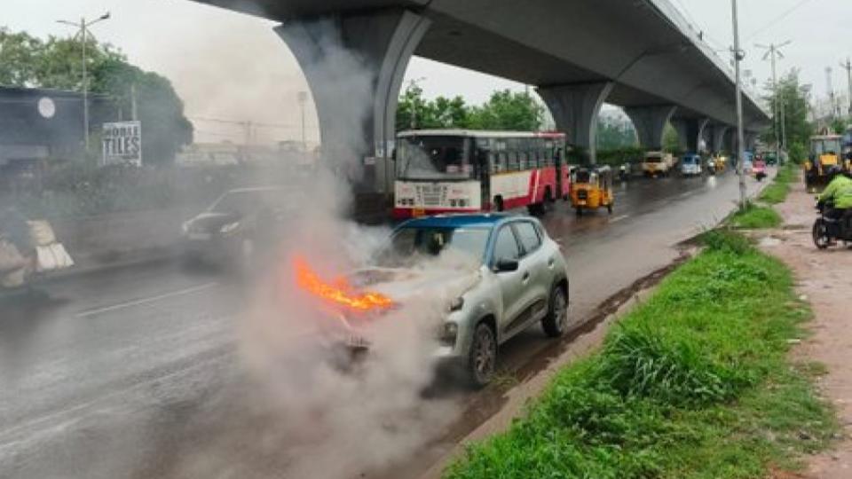 Moving Car Catches Fire Near Pillar no 278,  PVNR Expressway