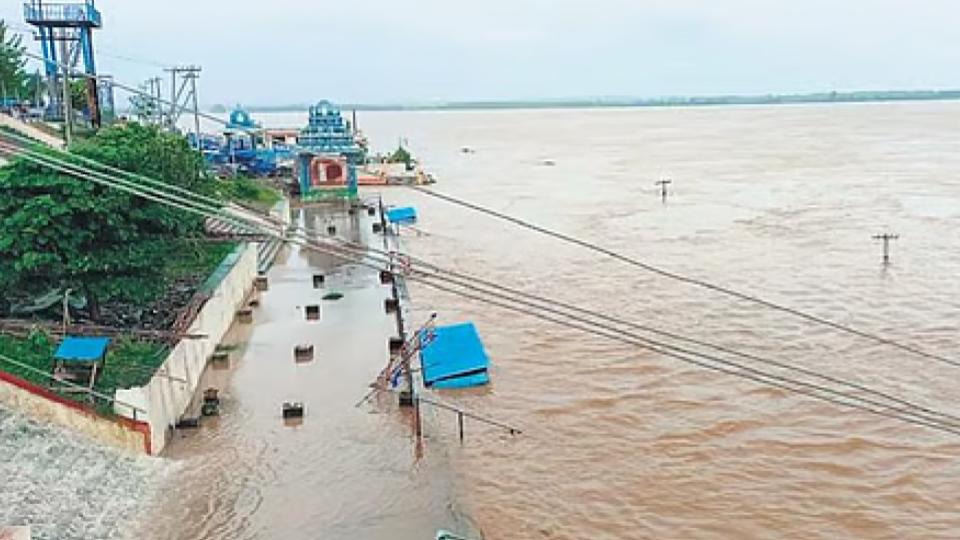 Flood alert in Bhadrachalam as water levels increases in Godavari River