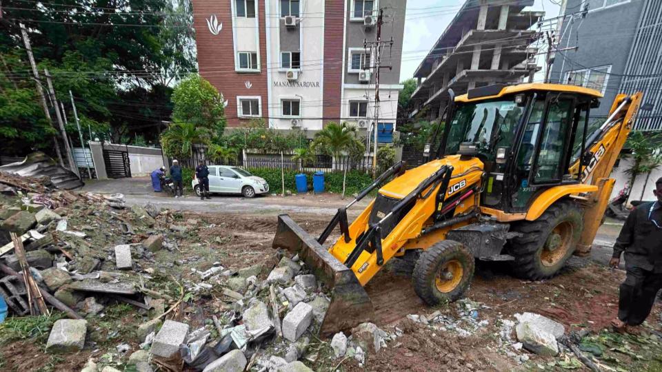 HYDRAA reclaims public land worth Rs 400 Cr in Madhapur