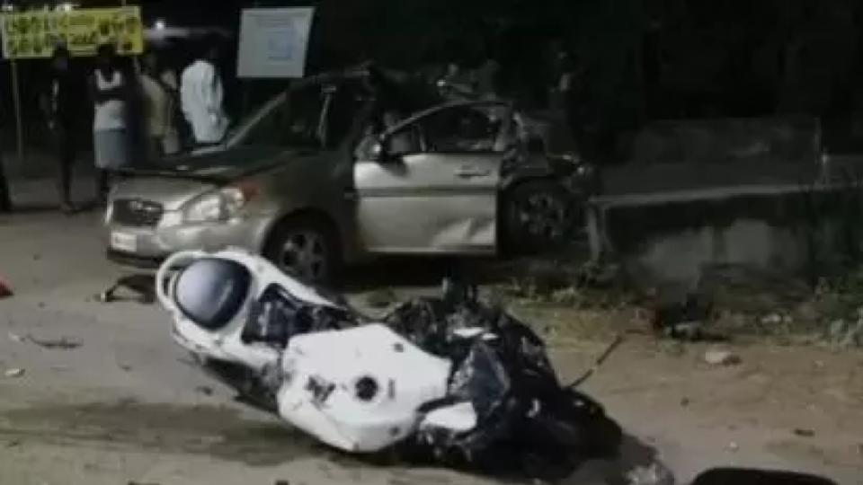 fivekilledinsportsbikecarcollisioninmahbubnagar