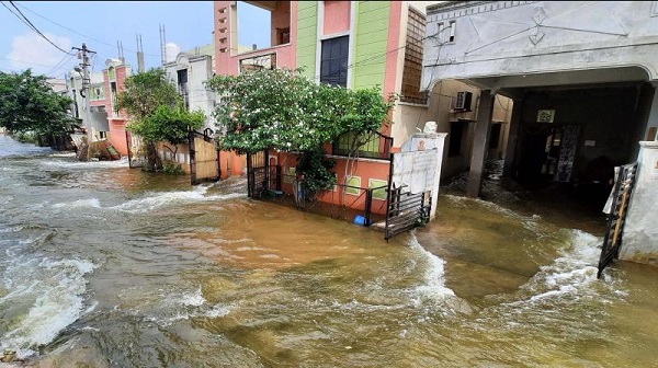 reliefoperationscontinueinfloodhitcoloniesofhyderabad