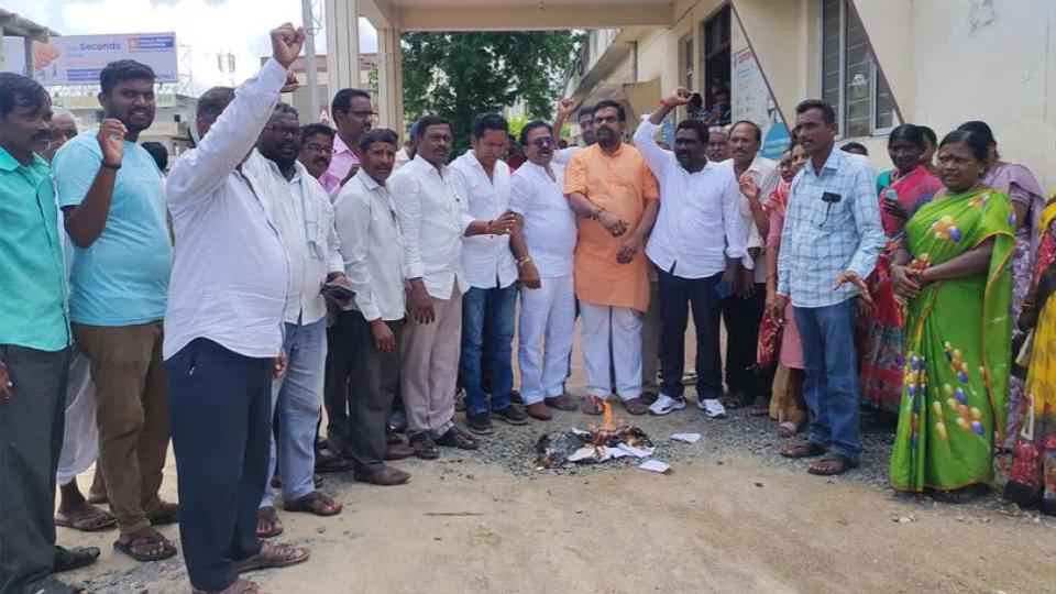 farmersopposeacquisitionoflandsfornh63inmancherial