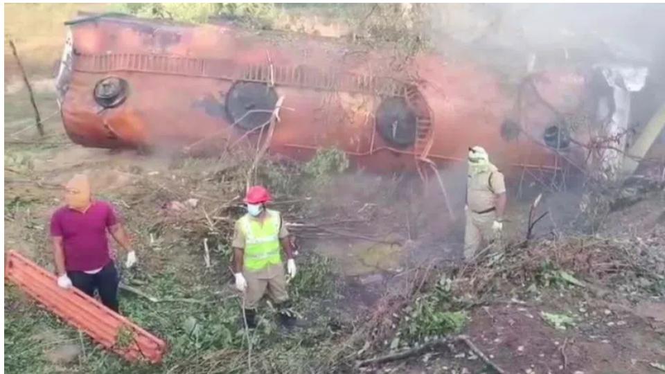 Acid tanker overturns in Kothagudem, one death