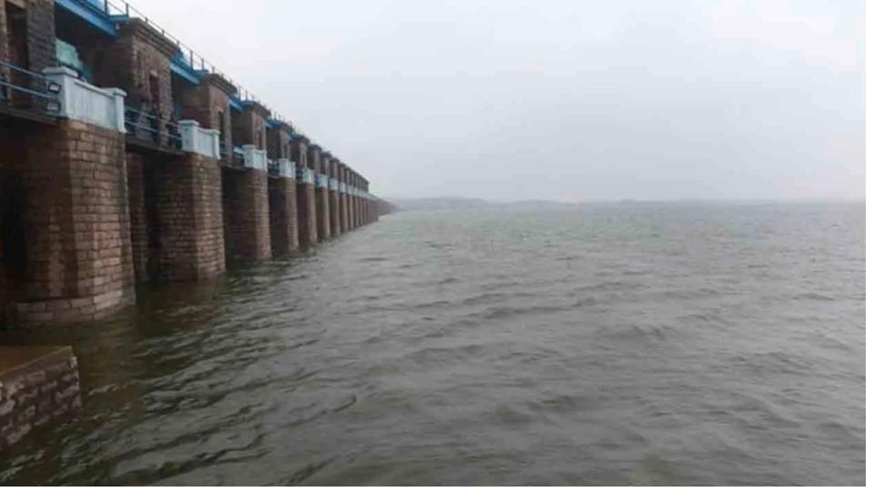 Heavy rains force Osman Sagar, Himayat Sagar gates open