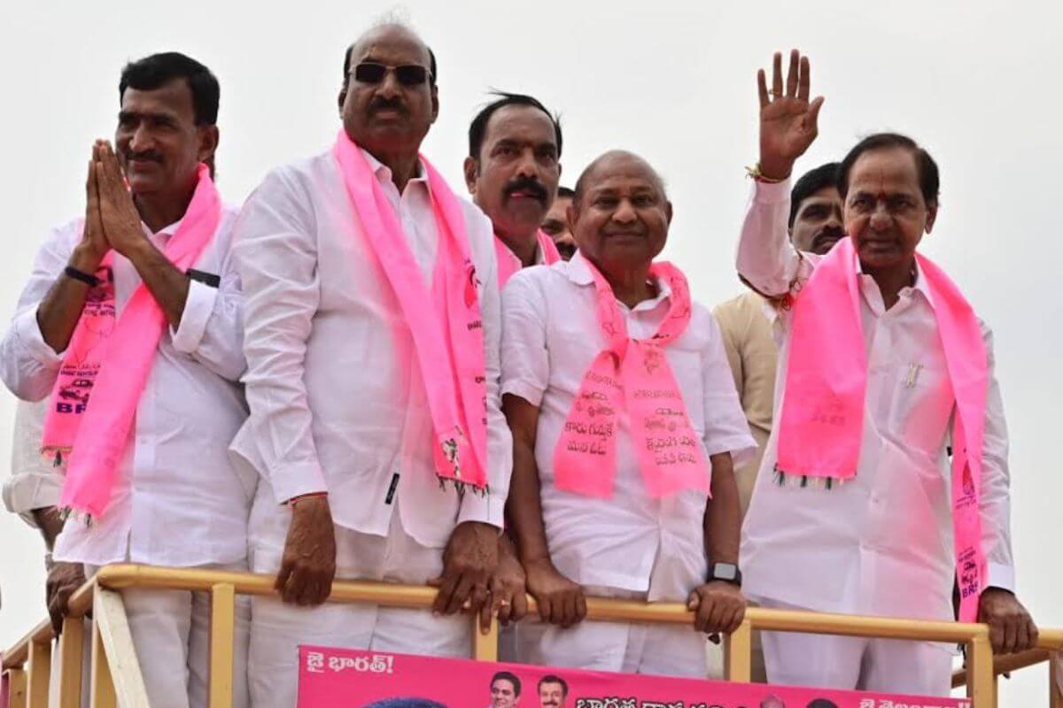 ECI bars KCR from poll campaign for 48 hours