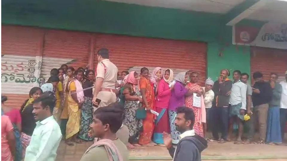 Farmers stand in queues for urea in Telangana