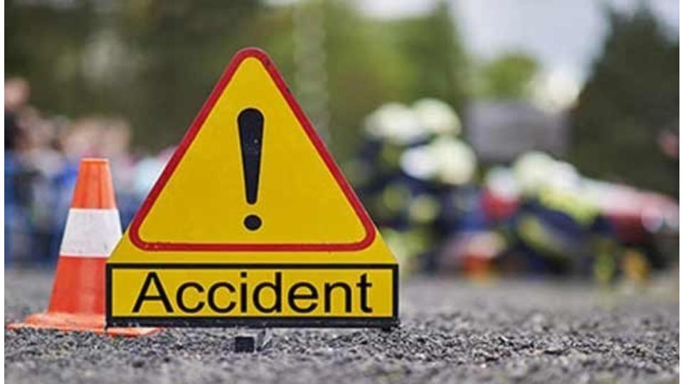 Car crashes into divider at Masab Tank, two injured