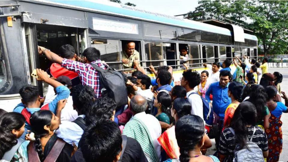 passengersthrongbusdepotsandrailwaystationsinviewoftelanganapolls