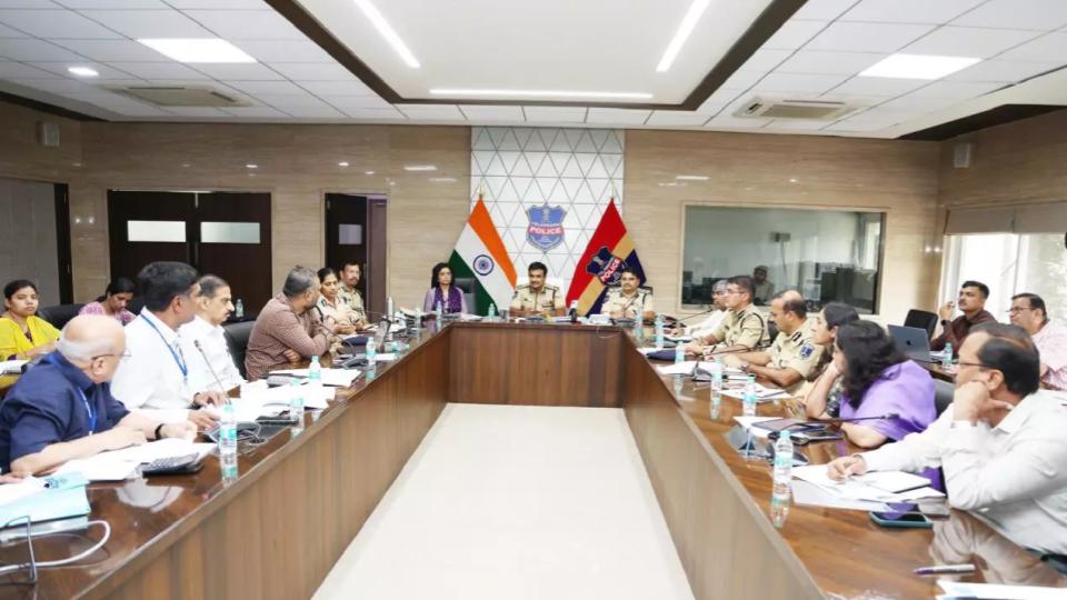 DGP CV Anand Reviews Safe City Project, Focuses on AI