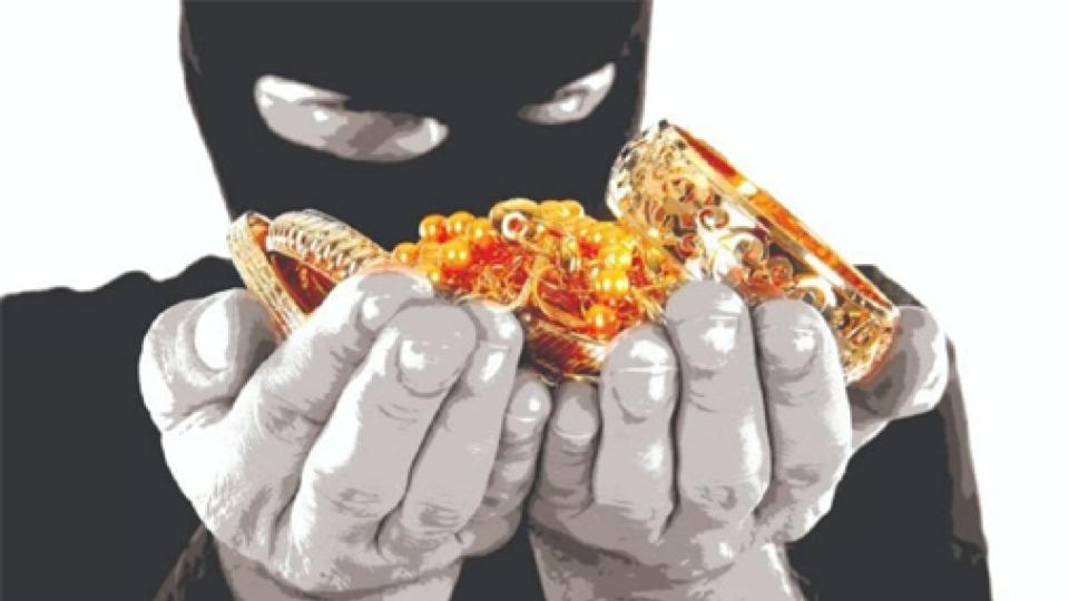 Burglars steal gold, silver from jewellery shop in Raidurgam