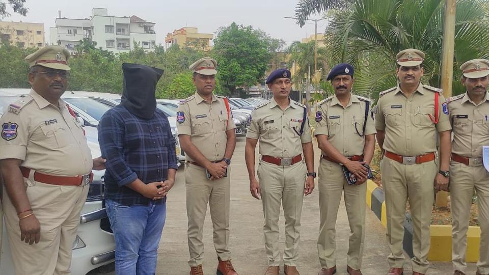manheldforrentalcarscaminhyderabadvehiclesworthrs25crseized