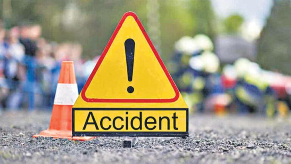 onedeadteninjuredastractoroverturnsinkhammam