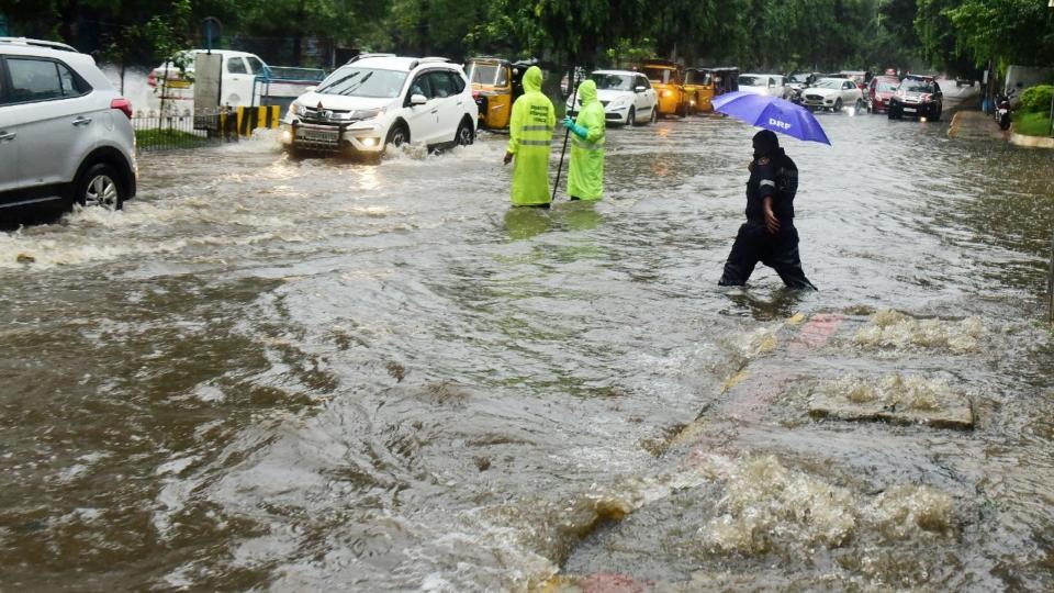 Plan travel accordingly as rains to continue, Cyberabad Traffic Police