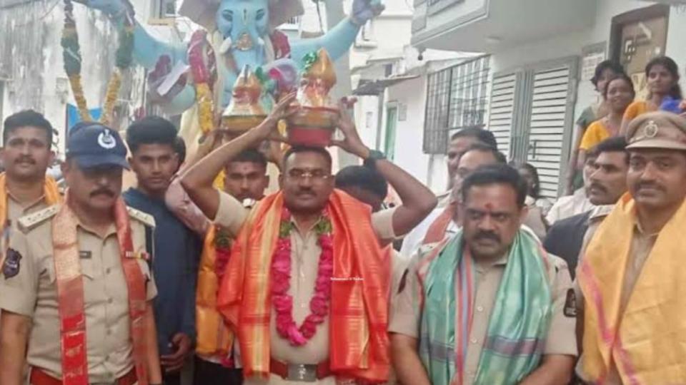 Kalapathar police buy Ganesh laddu for Rs 33,000 at auction