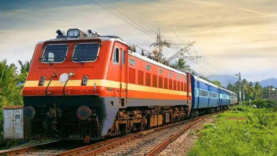 Unidentified suspects steal cash, cards from passenger on Ajanta Express