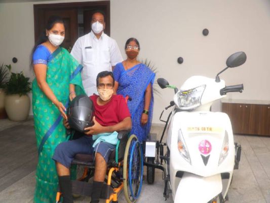 mlckavithagifts3wheelerscooterstodifferentlyabledpersons