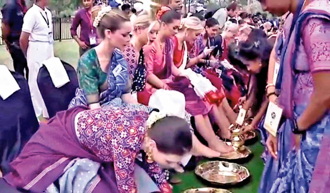 Volunteers washing feet of Miss World contestants triggers criticism on social media