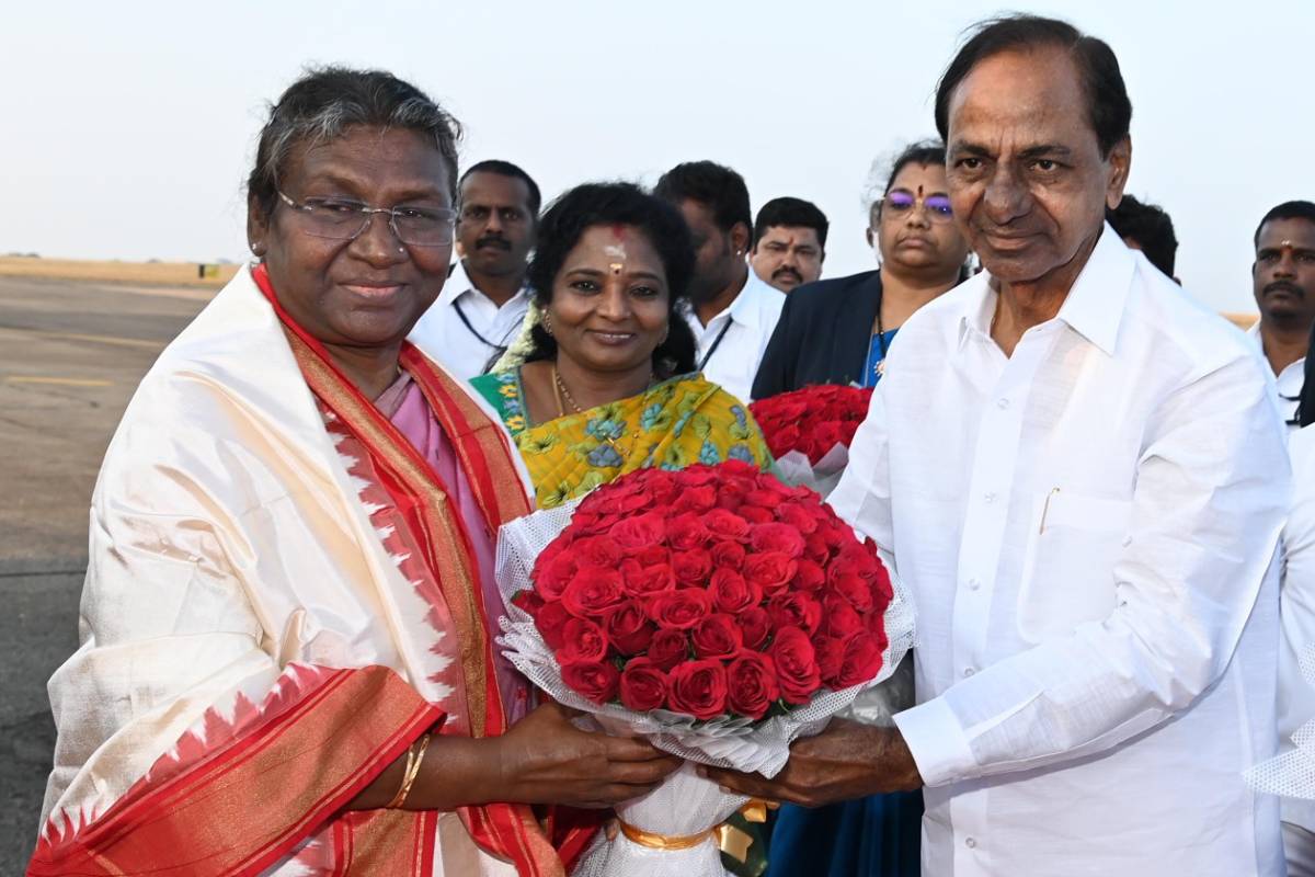 cmkcrwelcomespresidentmurmuathakimpetairforcestation