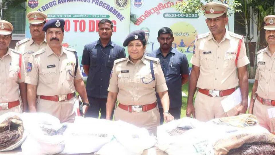 Siddipet police nab two men stealing copper from transformers