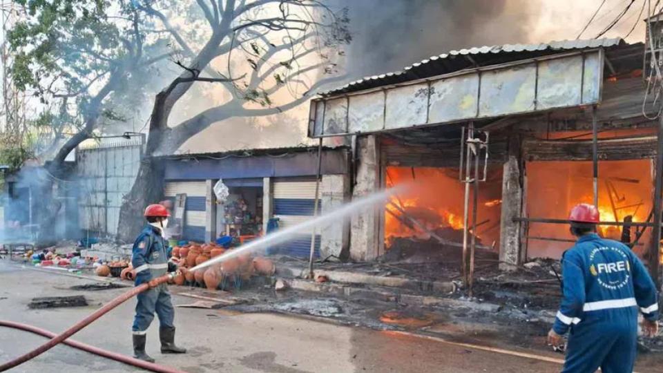 Major Fire breaks out at mattress, sofa-making unit on Falaknuma road
