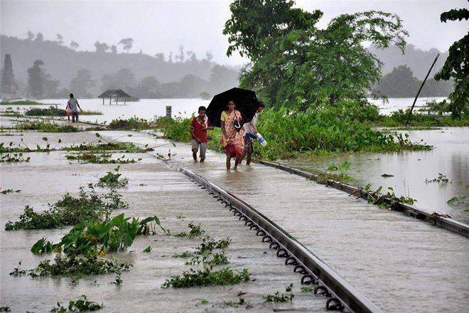 severaltrainscancelledduetofloodsinnorth