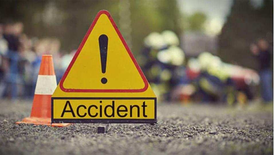 Truck overturns at Aramghar junction, driver injured