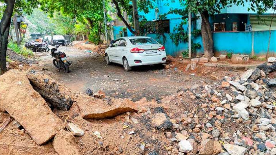 Jubilee Hills residents demands to solve civic problems on water supply, road repair
