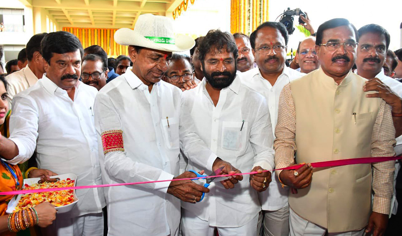 CM KCR inaugurates Integrated Collectorate Complex in Mahboobnagar
