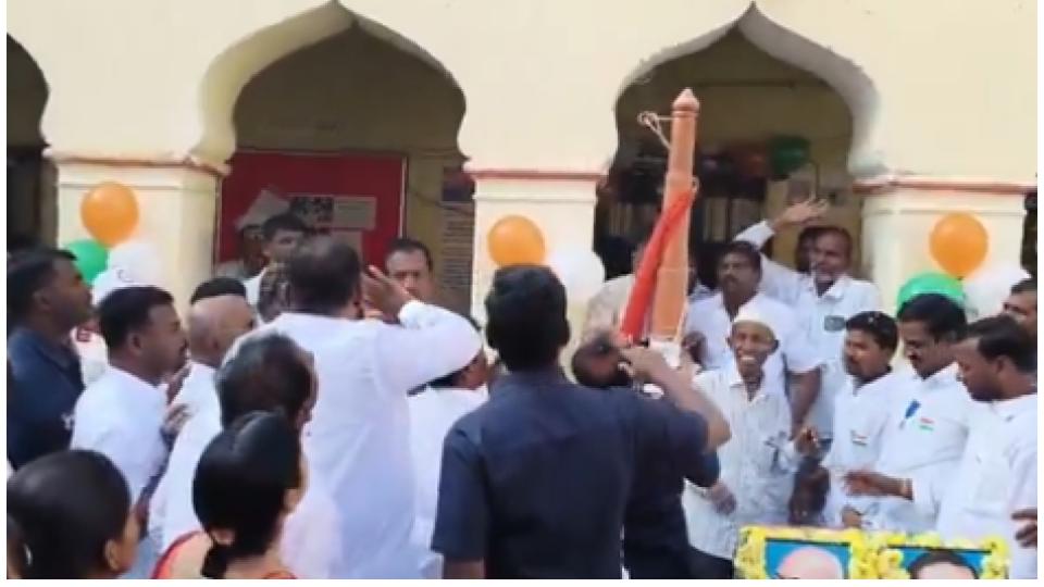Flag pole falls while unfurling by Telangana Minister in Narayanpet