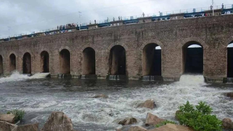 Water levels rises in Osman Sagar, Himayat Sagar 