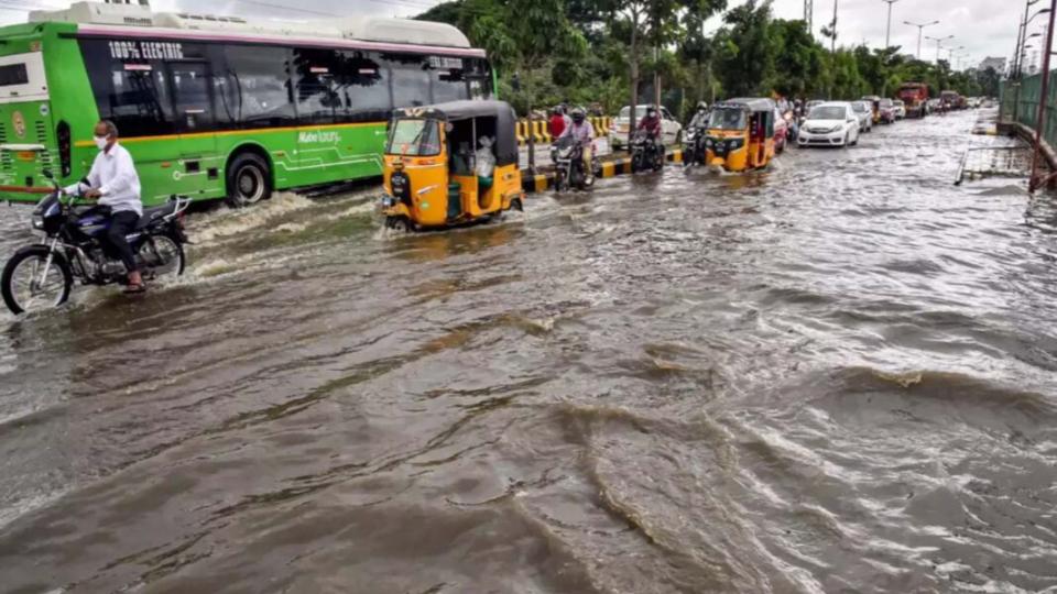 Heavy rains throw life out of gear in Hyderabad