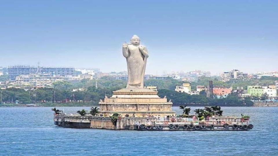hussainsagarcrossesfulltanklevelduetorainsinhyderabad