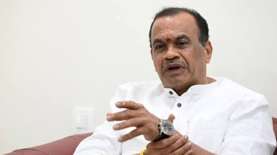 Komatireddy Questions KCR On Delay In Palamuru-Rangareddy Project