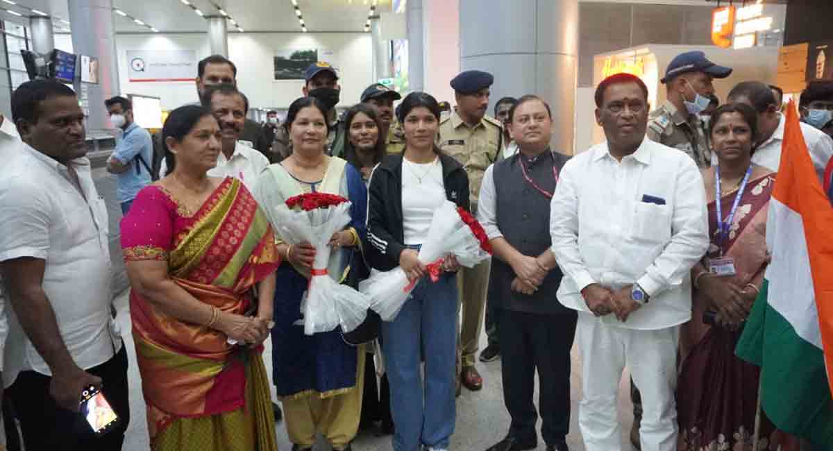 Rousing reception for world champion Nikhat Zareen at RGIA airport