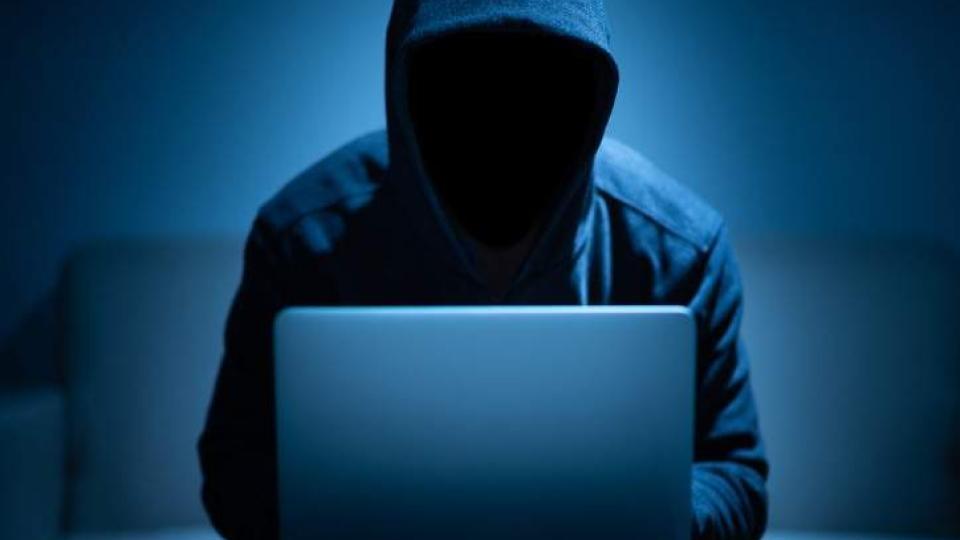 Student Loses Rs.27 Lakh in Srinagar Colony 