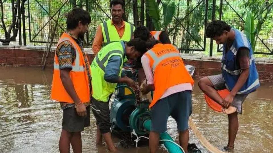HYDRAA Clears Waterlogging at KBR Park in Jubilee Hills