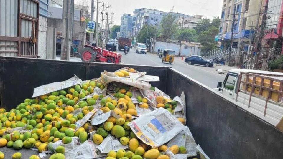 Fruit vendors under watch for violations in Hyderabad