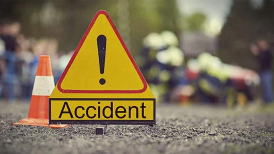 Speeding Jeep Crashes into Tree in Nanded, 3 killed and 7 Injured