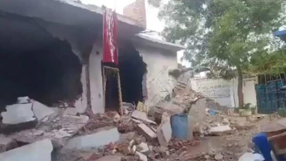 HYDRAA demolishes illegal structures in Alwal