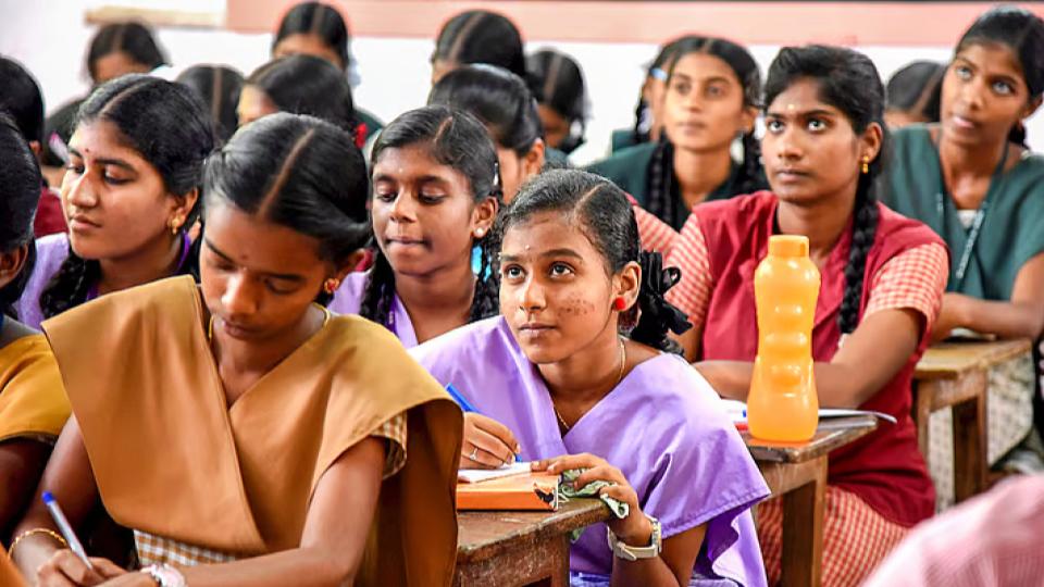 govtschoolsriseprivateschoolsdeclineintelanganamoe