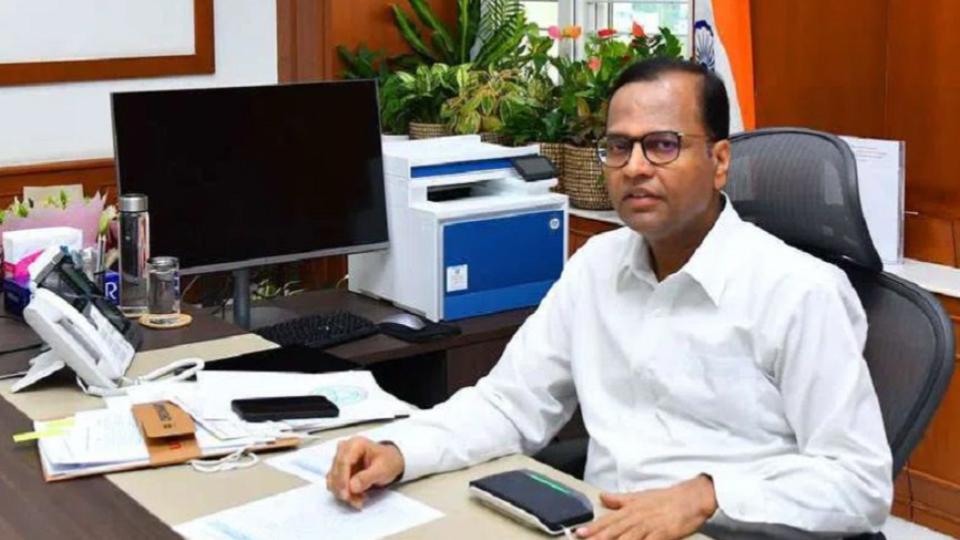 Telangana CS Ramakrishna Reviews EV Charging Infra in State 