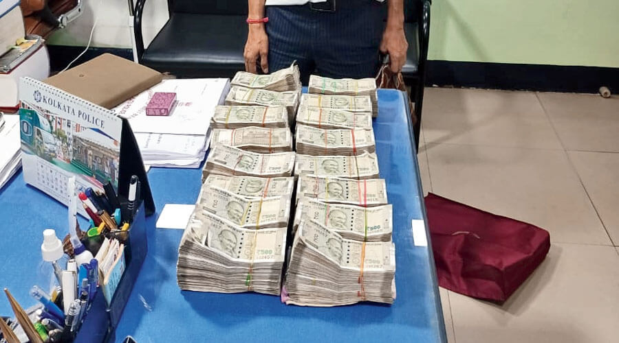 unaccountedcashofrs30lakhseized